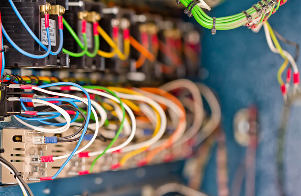 Electrician profesionist la tablou electric — MesterAcasa Bucuresti